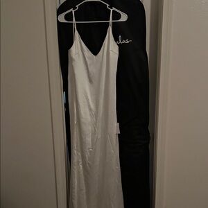 Lulu's Elegant White Wedding Dress